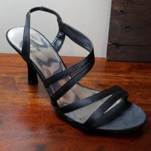 Jacqueline Ferrar ladies black dress shoes